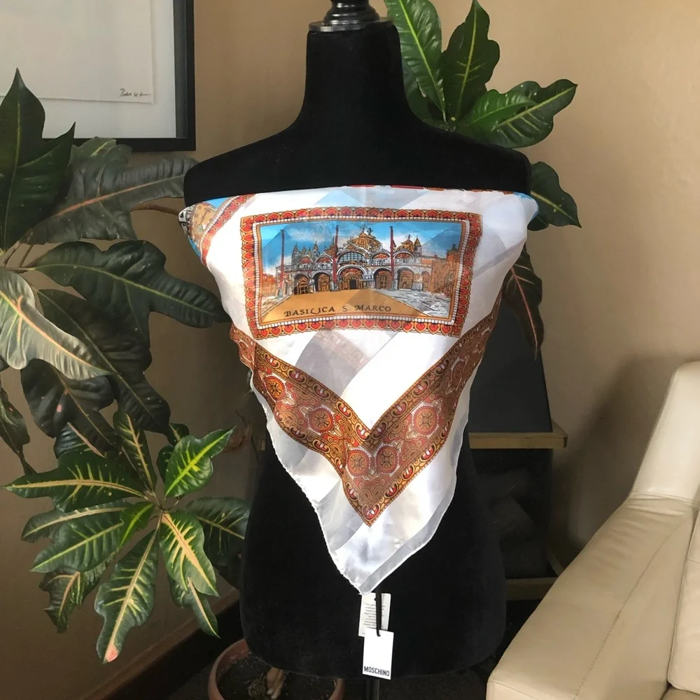 Moschino scarf ( large ) SOLD - Picture 1 of 11